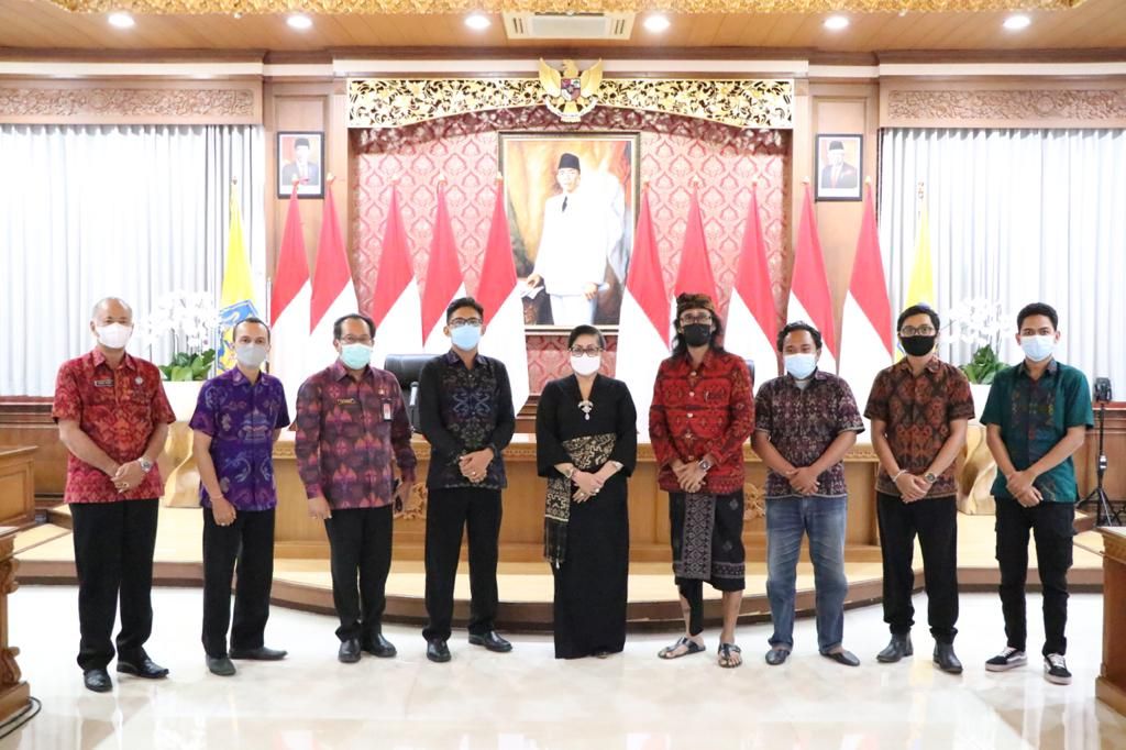podiumnews.com-Ketua PKK Bali Ajak Seniman Bondres Turut Sosialisasikan Program Pemerintah